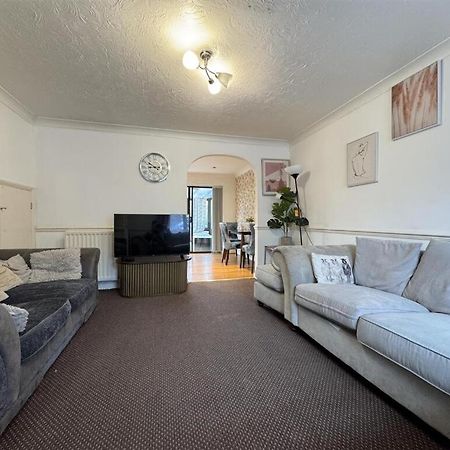Clove, 3-4 Bed House With Garden, Free Parking, Sleeps 9 In Grays & Chafford Hundred Stifford Luaran gambar