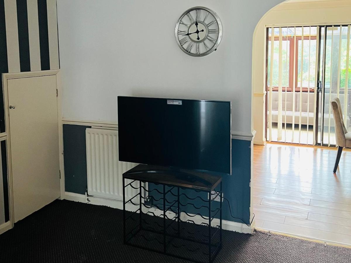 Clove, 3-4 Bed House With Garden, Free Parking, Sleeps 9 In Grays & Chafford Hundred Stifford Luaran gambar