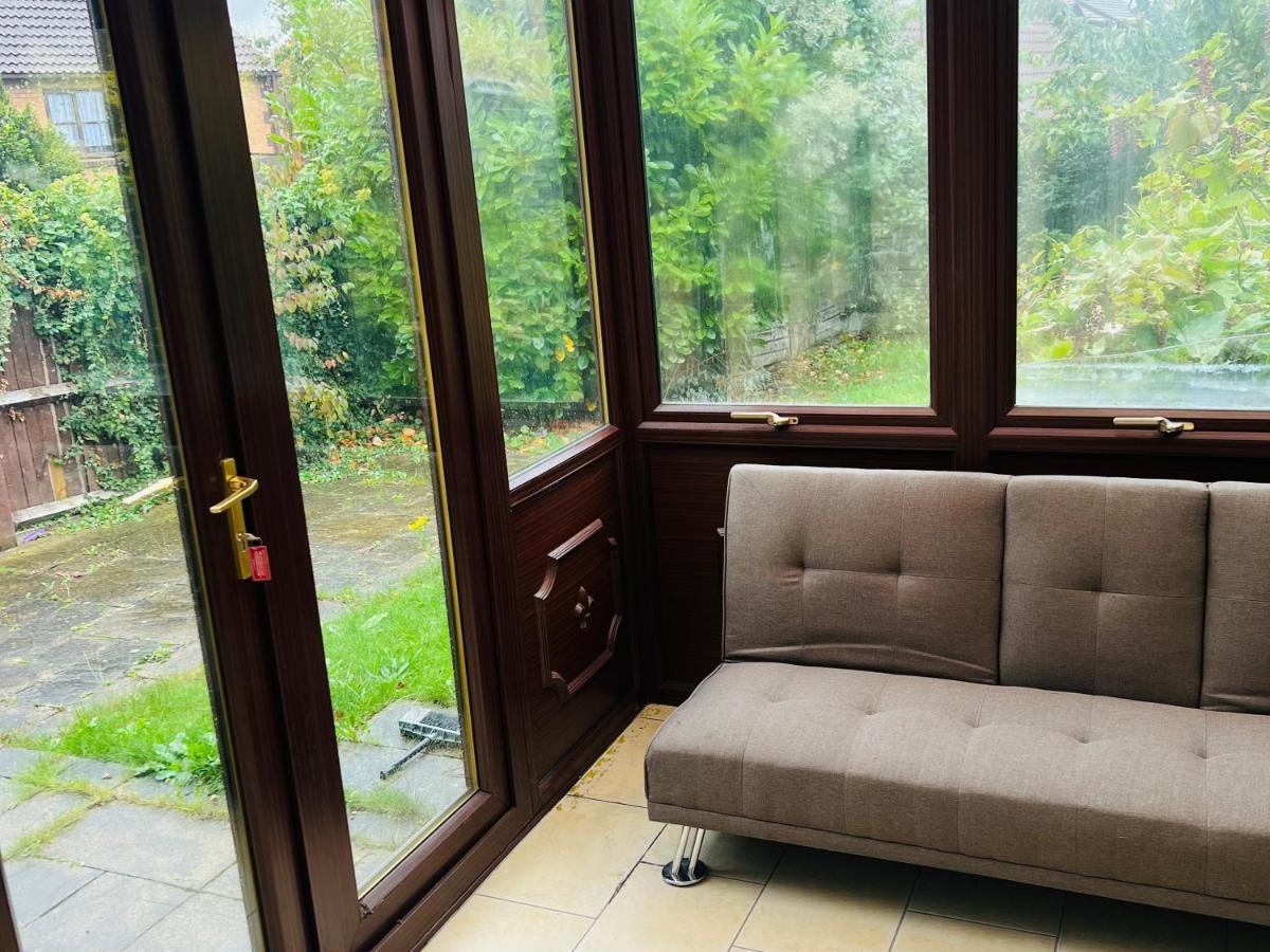 Clove, 3-4 Bed House With Garden, Free Parking, Sleeps 9 In Grays & Chafford Hundred Stifford Luaran gambar