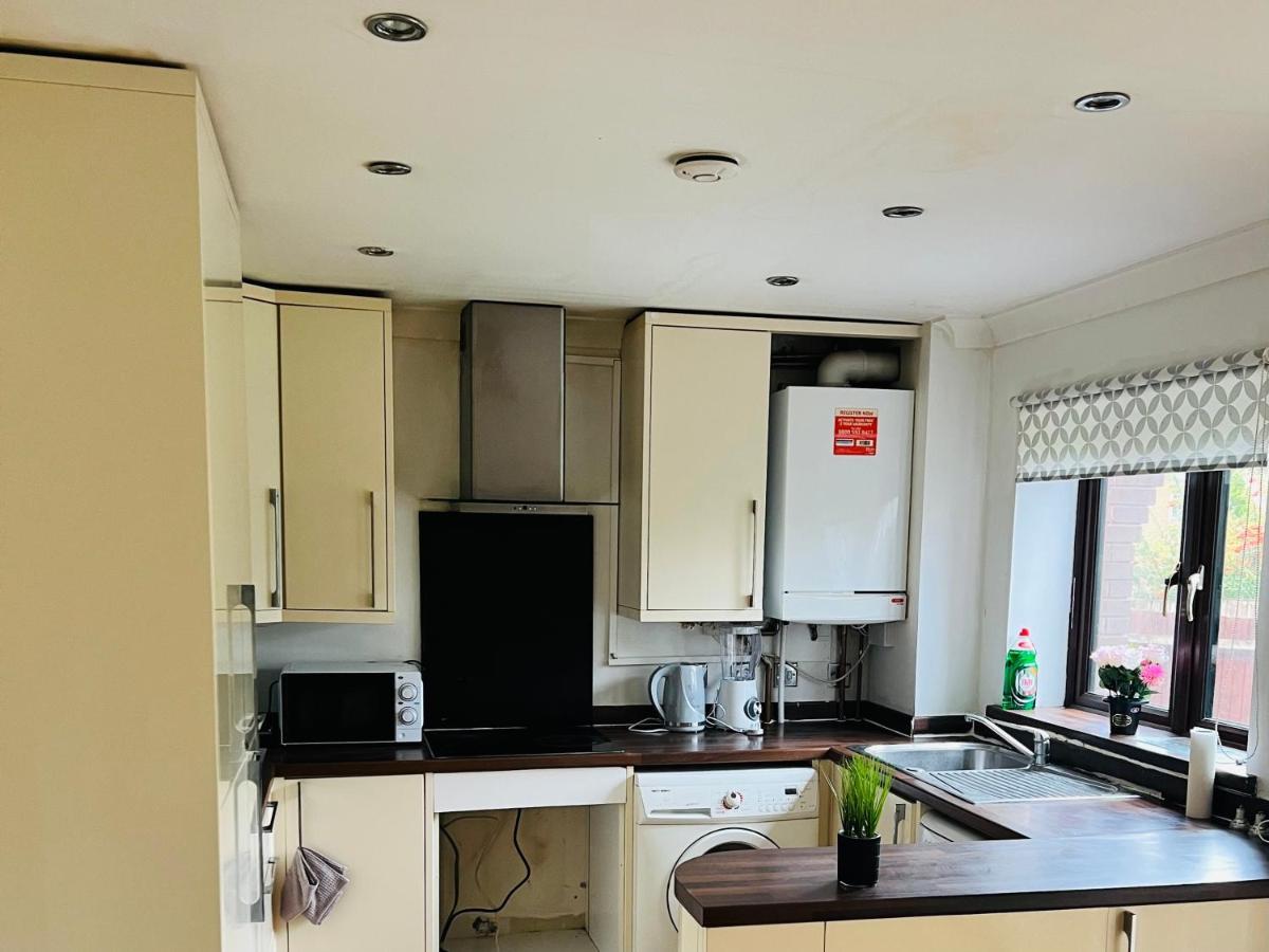 Clove, 3-4 Bed House With Garden, Free Parking, Sleeps 9 In Grays & Chafford Hundred Stifford Luaran gambar