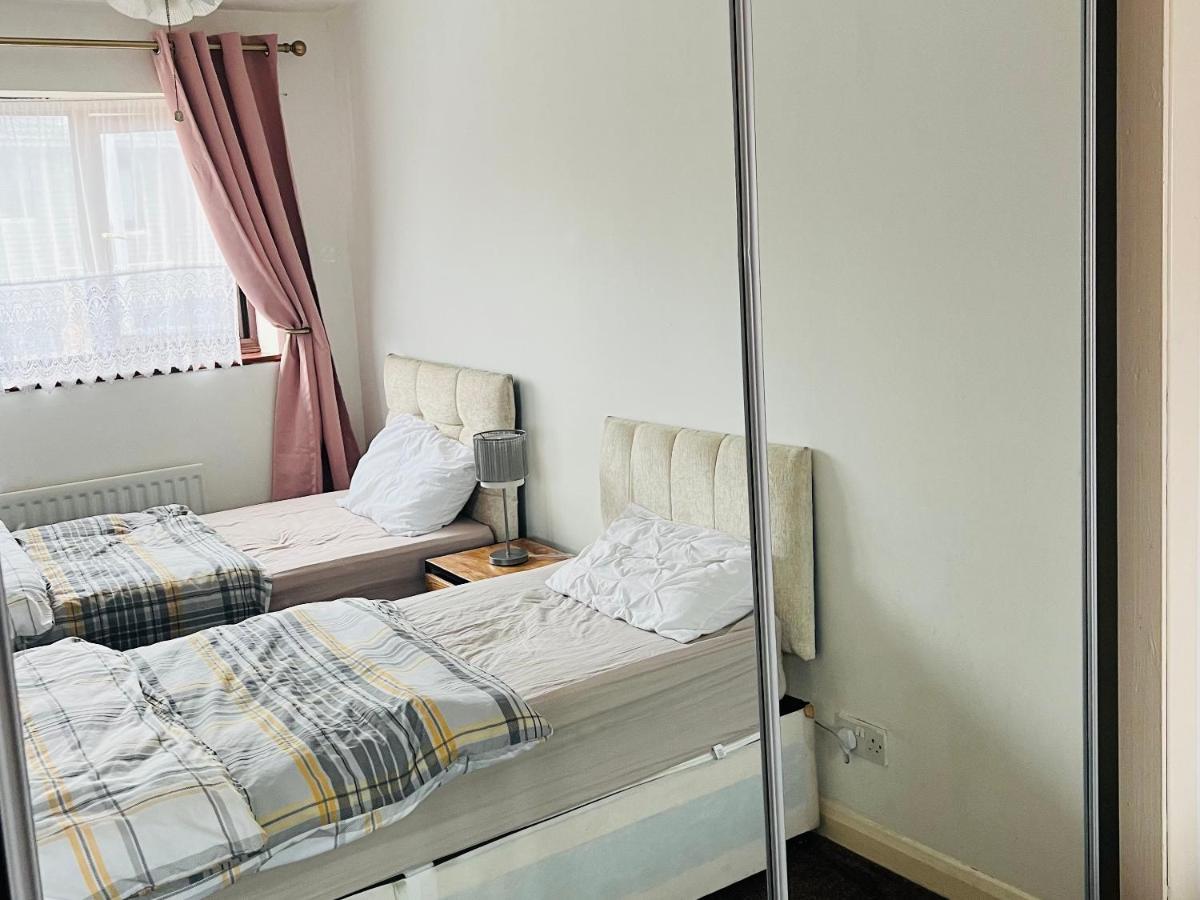 Clove, 3-4 Bed House With Garden, Free Parking, Sleeps 9 In Grays & Chafford Hundred Stifford Luaran gambar
