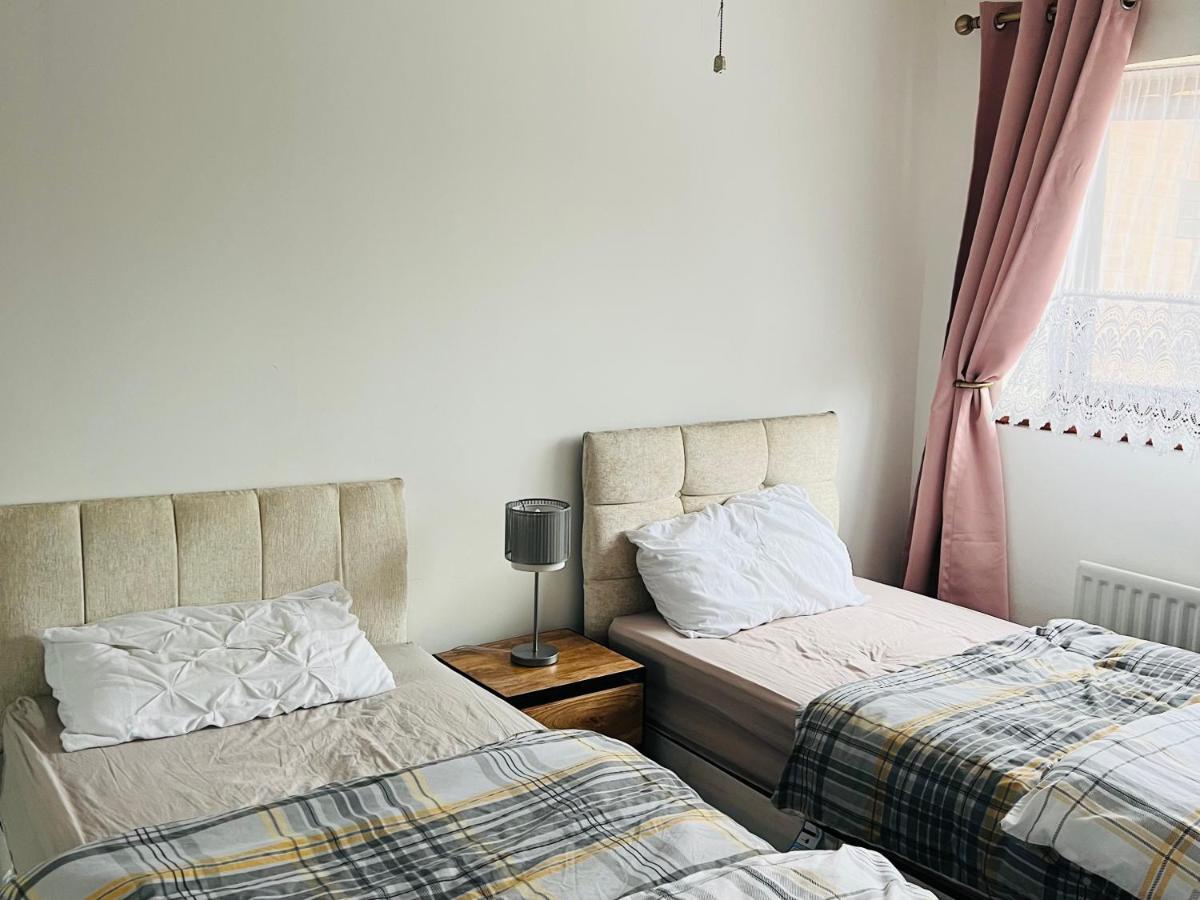 Clove, 3-4 Bed House With Garden, Free Parking, Sleeps 9 In Grays & Chafford Hundred Stifford Luaran gambar
