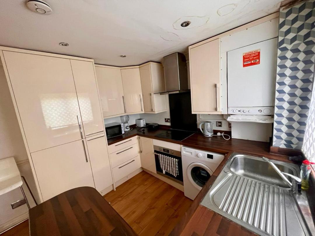 Clove, 3-4 Bed House With Garden, Free Parking, Sleeps 9 In Grays & Chafford Hundred Stifford Luaran gambar