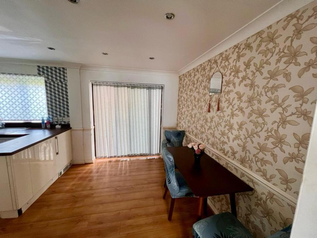 Clove, 3-4 Bed House With Garden, Free Parking, Sleeps 9 In Grays & Chafford Hundred Stifford Luaran gambar