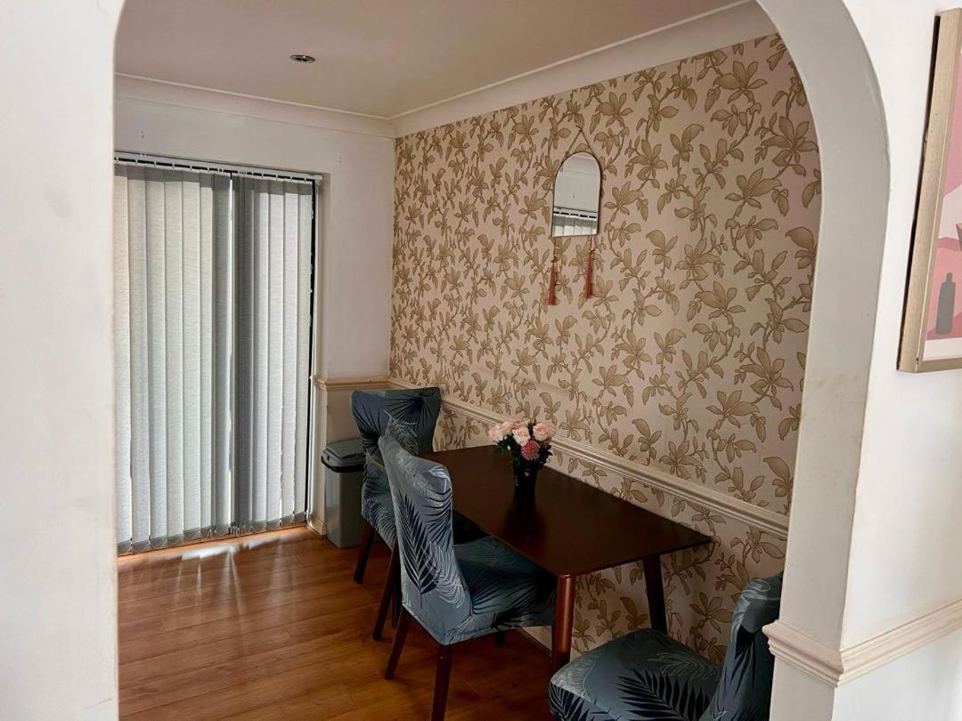 Clove, 3-4 Bed House With Garden, Free Parking, Sleeps 9 In Grays & Chafford Hundred Stifford Luaran gambar