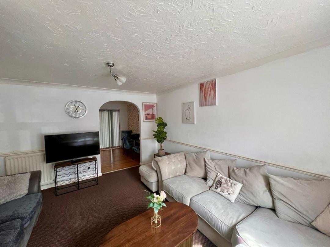 Clove, 3-4 Bed House With Garden, Free Parking, Sleeps 9 In Grays & Chafford Hundred Stifford Luaran gambar