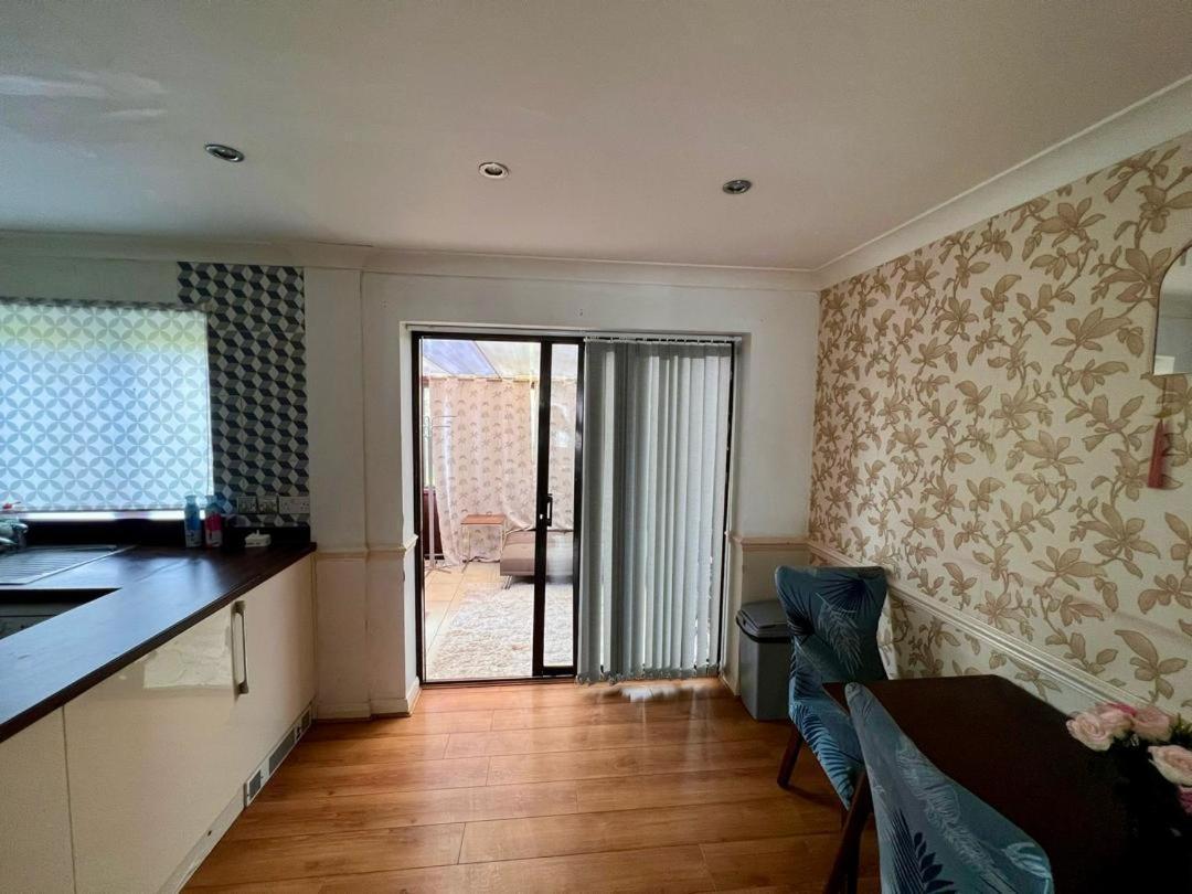 Clove, 3-4 Bed House With Garden, Free Parking, Sleeps 9 In Grays & Chafford Hundred Stifford Luaran gambar