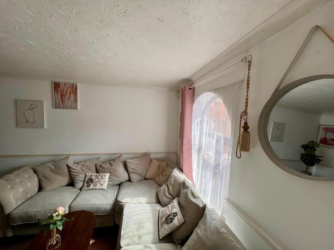 Clove, 3-4 Bed House With Garden, Free Parking, Sleeps 9 In Grays & Chafford Hundred Stifford Luaran gambar
