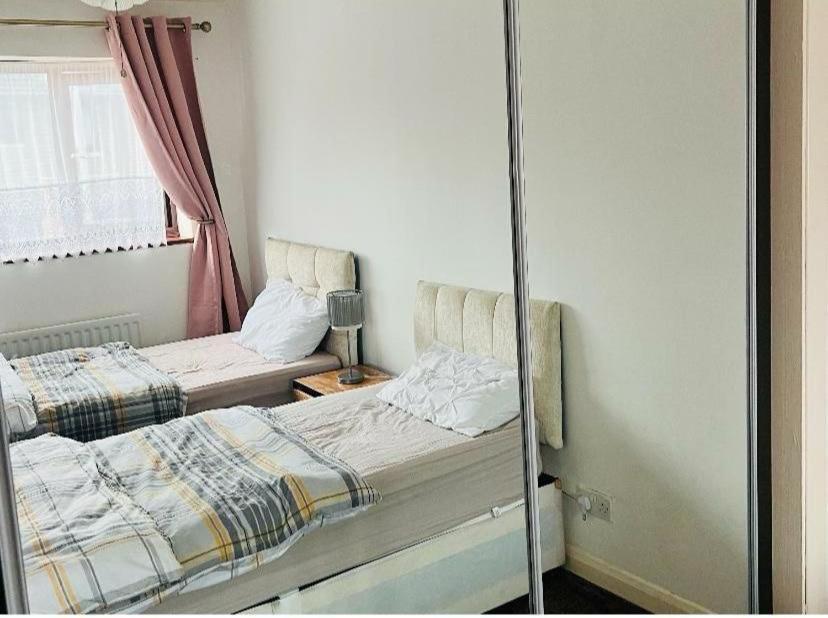 Clove, 3-4 Bed House With Garden, Free Parking, Sleeps 9 In Grays & Chafford Hundred Stifford Luaran gambar