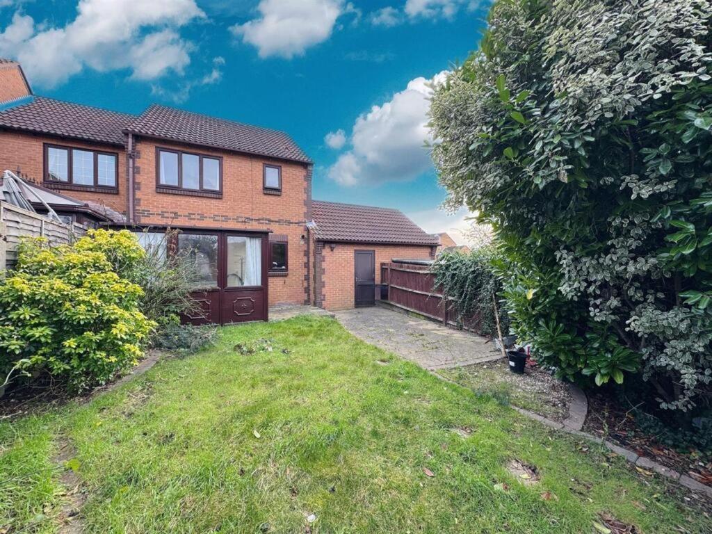 Clove, 3-4 Bed House With Garden, Free Parking, Sleeps 9 In Grays & Chafford Hundred Stifford Luaran gambar