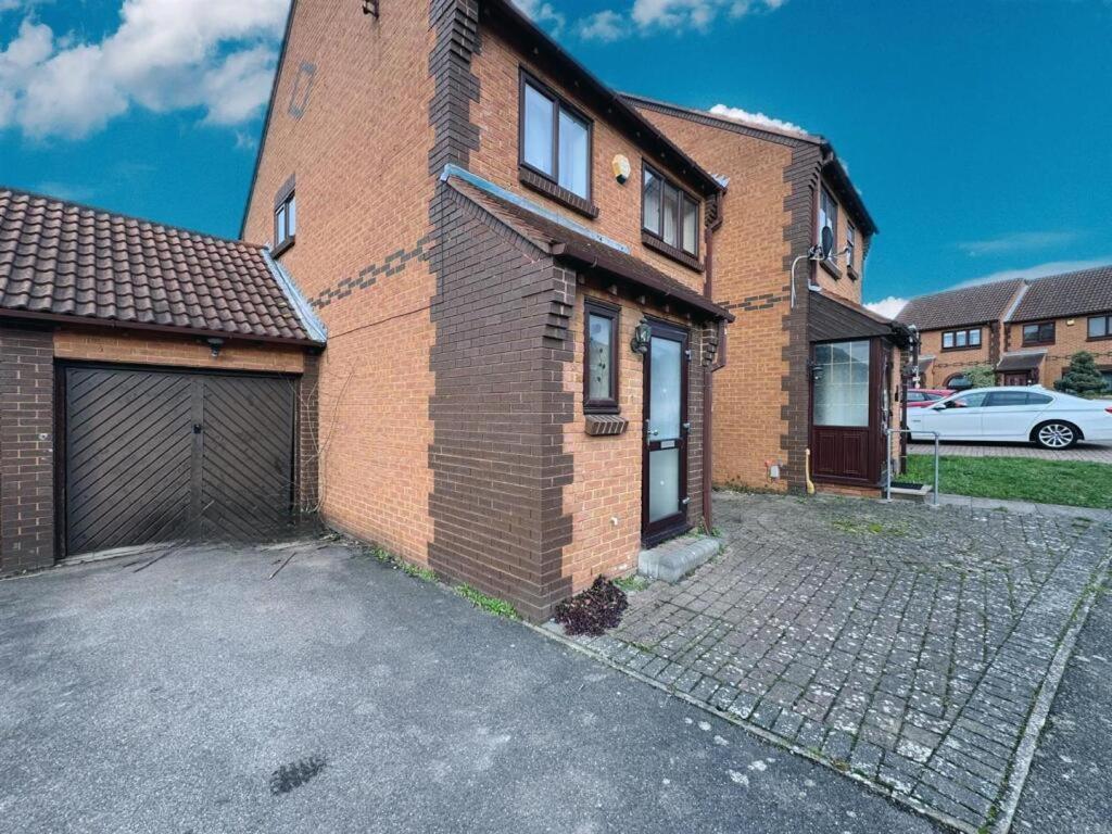 Clove, 3-4 Bed House With Garden, Free Parking, Sleeps 9 In Grays & Chafford Hundred Stifford Luaran gambar
