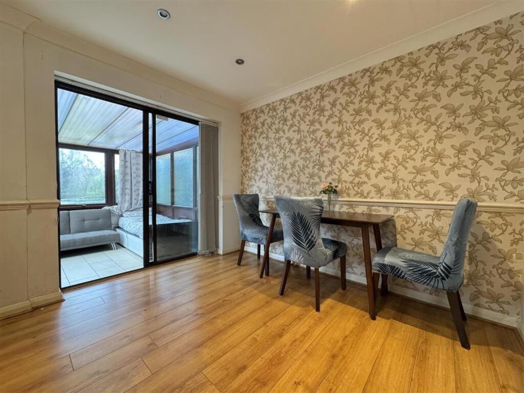 Clove, 3-4 Bed House With Garden, Free Parking, Sleeps 9 In Grays & Chafford Hundred Stifford Luaran gambar
