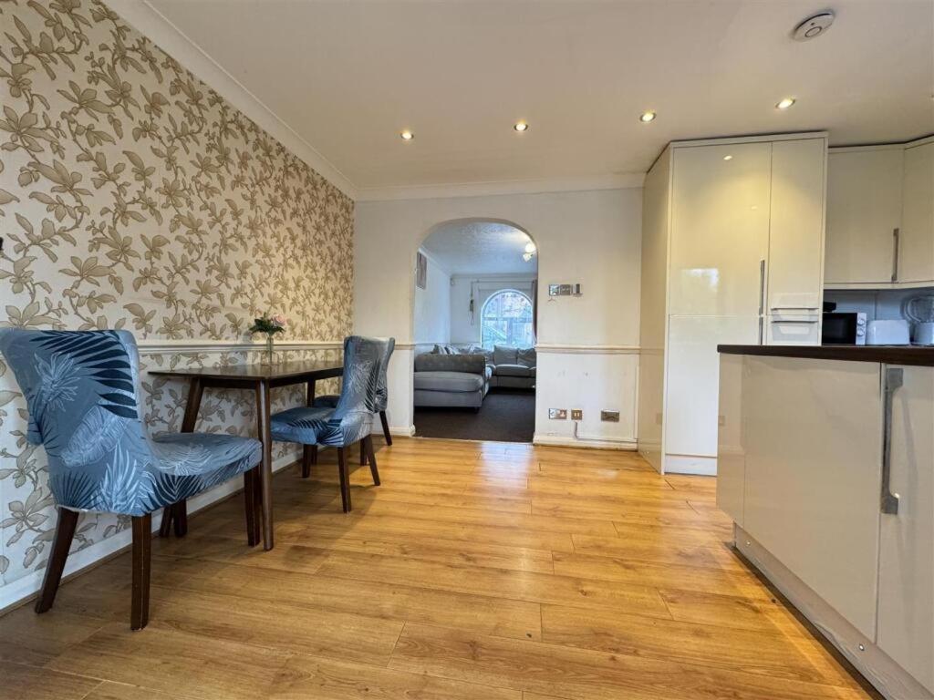 Clove, 3-4 Bed House With Garden, Free Parking, Sleeps 9 In Grays & Chafford Hundred Stifford Luaran gambar