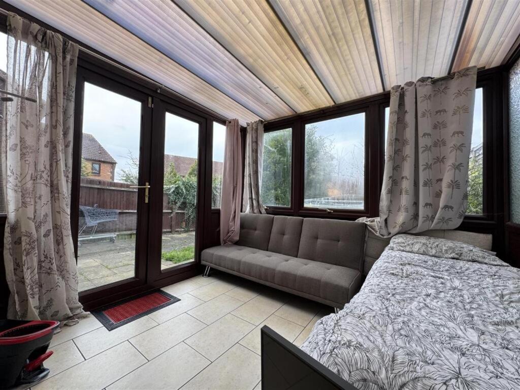 Clove, 3-4 Bed House With Garden, Free Parking, Sleeps 9 In Grays & Chafford Hundred Stifford Luaran gambar