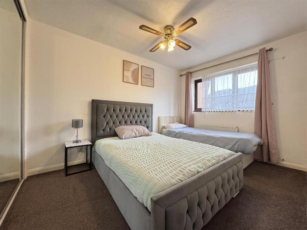 Clove, 3-4 Bed House With Garden, Free Parking, Sleeps 9 In Grays & Chafford Hundred Stifford Luaran gambar