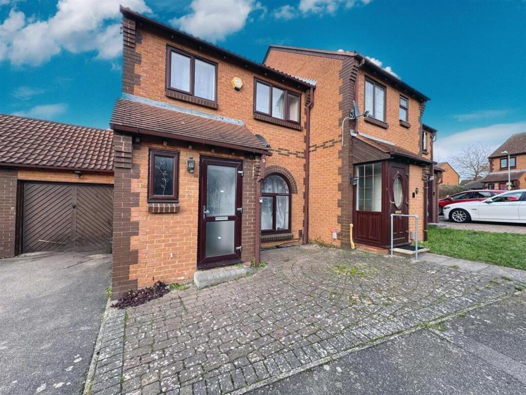 Clove, 3-4 Bed House With Garden, Free Parking, Sleeps 9 In Grays & Chafford Hundred Stifford Luaran gambar