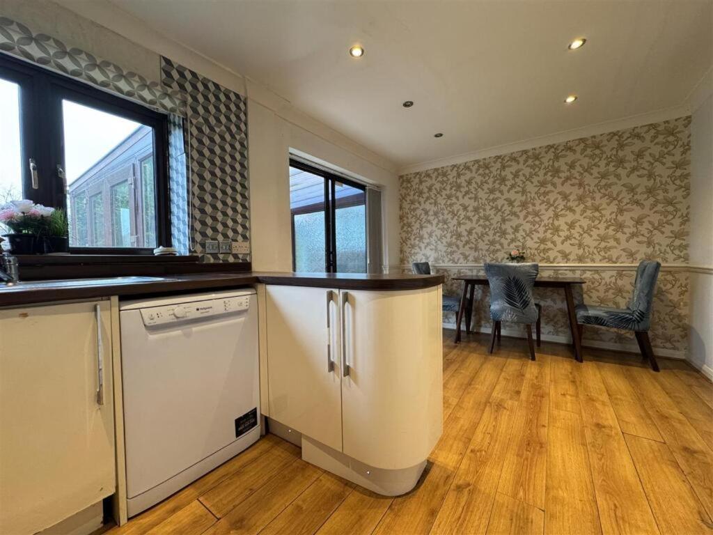 Clove, 3-4 Bed House With Garden, Free Parking, Sleeps 9 In Grays & Chafford Hundred Stifford Luaran gambar